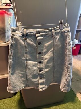 Light Blue Button-Front Denim Skirt - Women's mp1